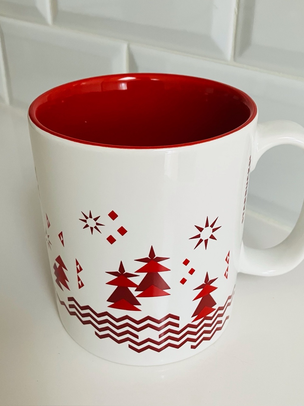 Starbucks Holiday Mug 19 0z Red White Christmas Tree Design Coffee Cup